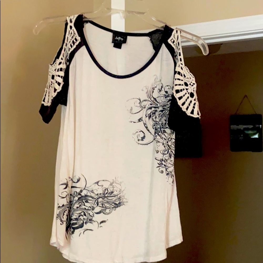 Buckle daytrip top